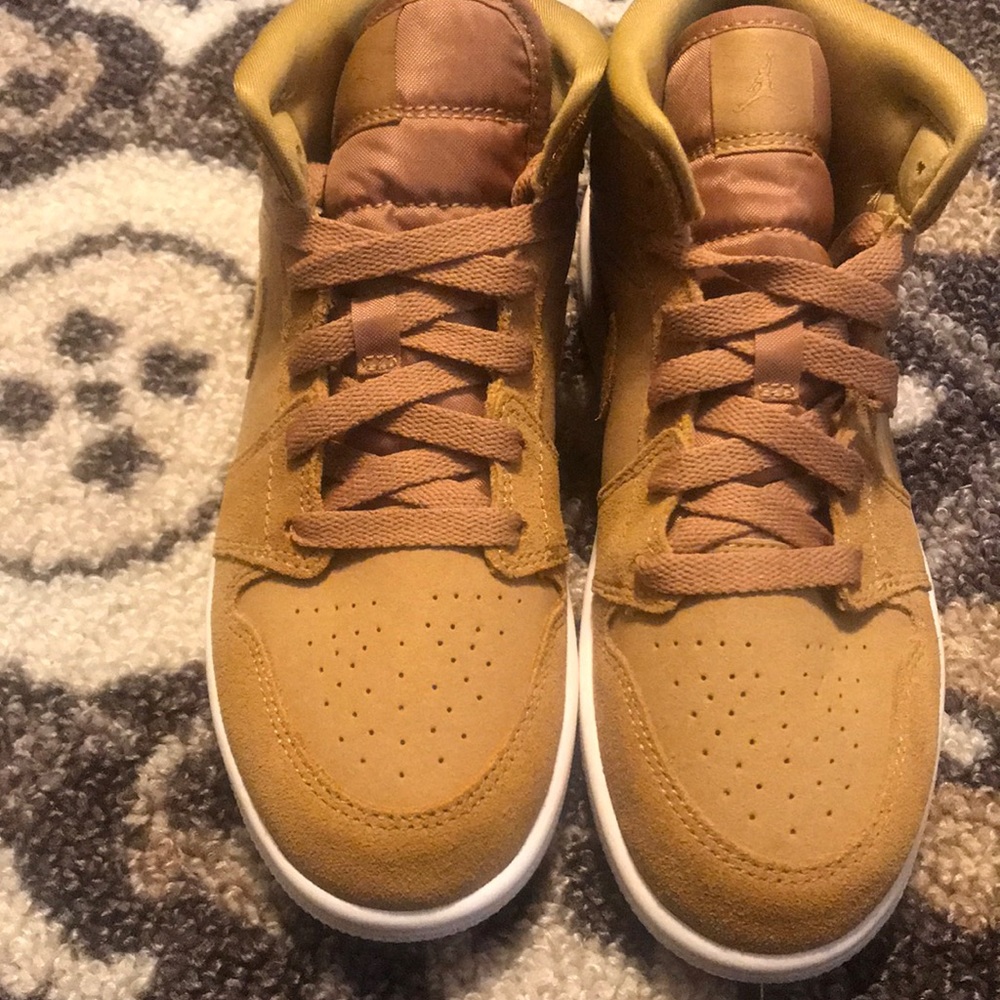 Jordan 1 mid